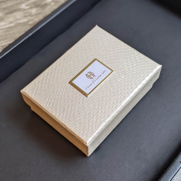 House of Harlow NEW IN BOX *Host Pick* Gold Shell Stud Earrings - Picture 3 of 3